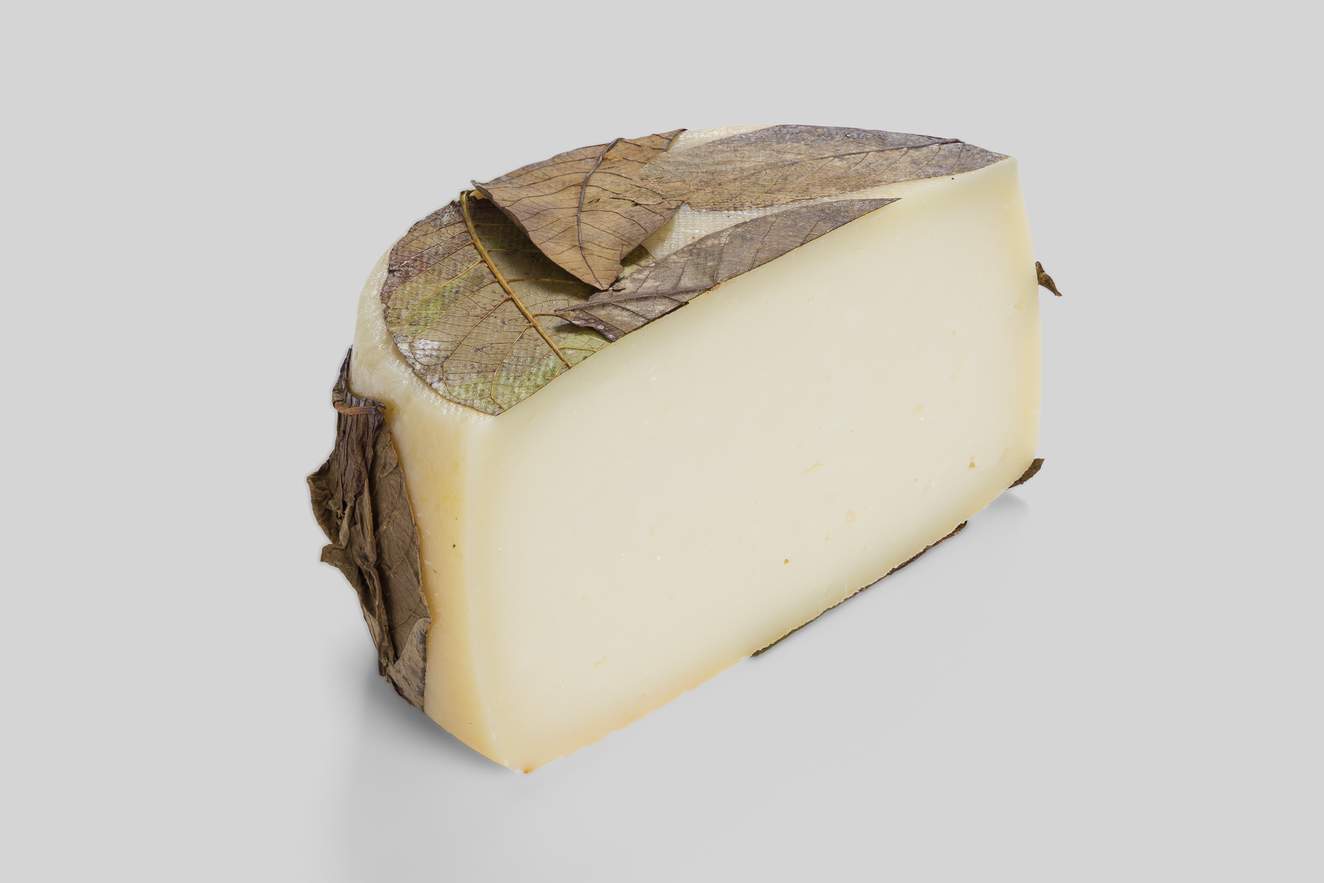 Bio-Caprino-aff-in-foglie-die-noce_halb Bio-Capra im Walnussmantel