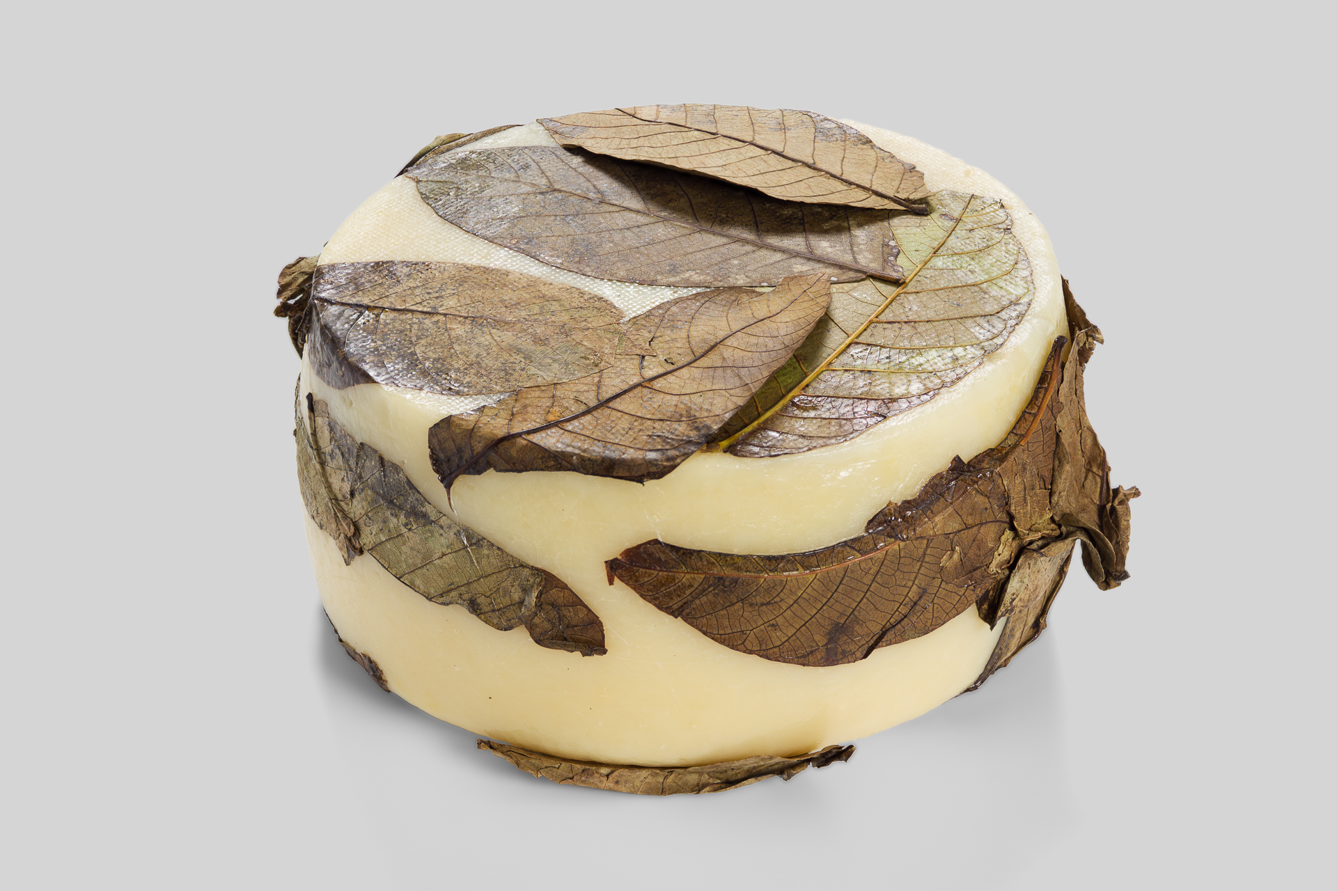 Bio-Caprino-aff-in-foglie-die-noce Bio-Capra im Walnussmantel