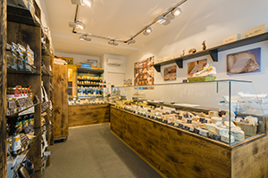 Ladengeschäft des Tölzer Kasladen in Bad Tölz