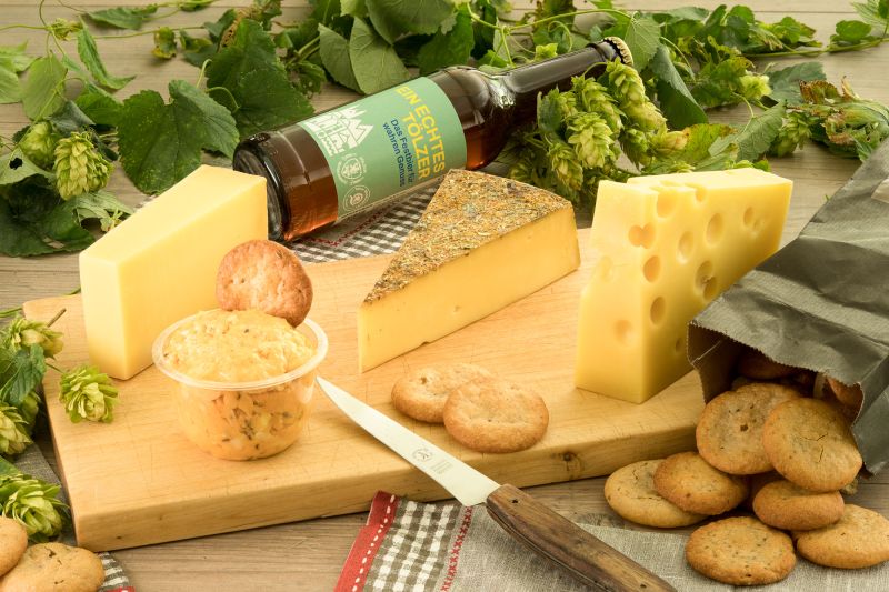Wiesnbox Oktoberfest 2026 mit bayerischem K&auml;se, Ogmachta, Sch&uuml;ttelbrot und Festbier